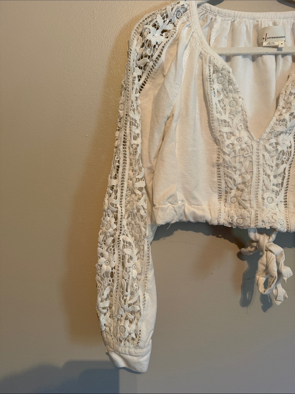 Crochet-Detail Tie-Hem Women's Top - White - Picture 3 of 6